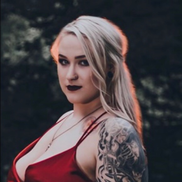 Meet your Posher, Mandi - Picture 1 of 1
